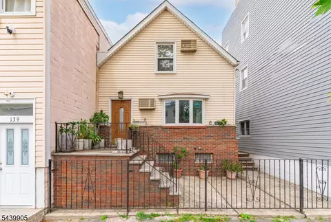 141 Walnut St, Newark, NJ 07105