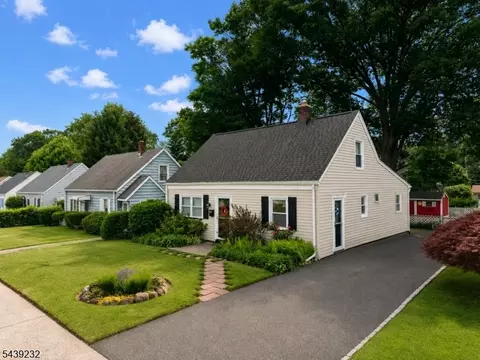 72 Robertson Ave, Hawthorne, NJ 07506