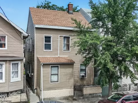 62 Highland St, Paterson, NJ 07524