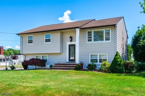 8 Kennedy Dr, Fairfield, NJ 07004