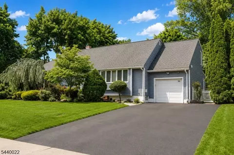 90 Farms Road Cir, East Brunswick, NJ 08816