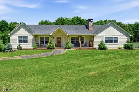 8 Strong Ln, Sandyston, NJ 07827