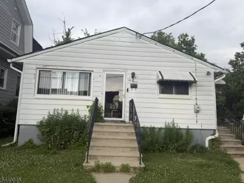 1015 Oak St, Roselle, NJ 07203