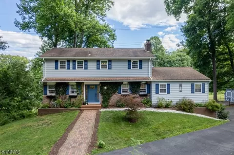 9 Parkwood Rd, Succasunna, NJ 07876