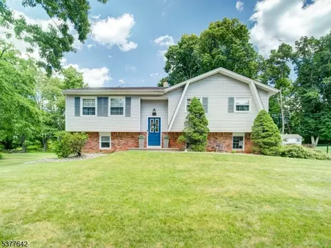 17 Sunset Dr, Budd Lake, NJ 07828