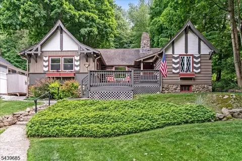 359 E Shore Trl, Sparta, NJ 07871
