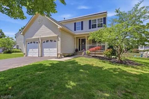 1507 Megan Cir, Stewartsville, NJ 08886