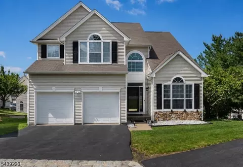 4 Skylands Blvd, Hackettstown, NJ 07840