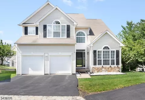 4 Skylands Blvd, Hackettstown, NJ 07840