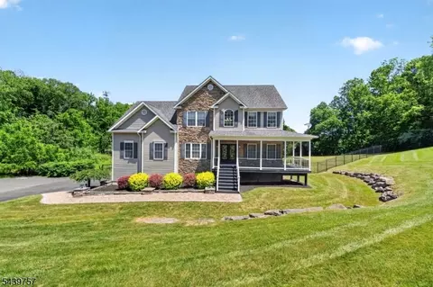 3 Walnut Trl, Newton, NJ 07860
