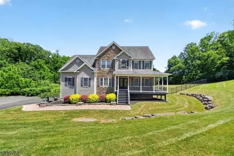 3 Walnut Trl, Newton, NJ 07860