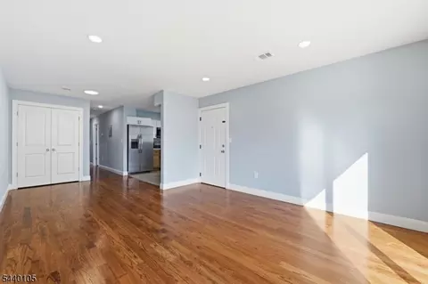 23 Edwin Pl, Newark, NJ 07112 photo 3