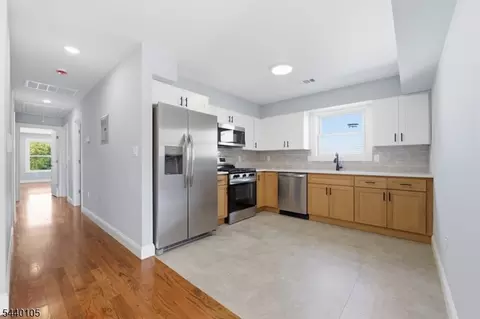 23 Edwin Pl, Newark, NJ 07112 photo 2