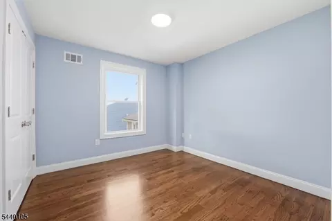 23 Edwin Pl, Newark, NJ 07112 photo 6