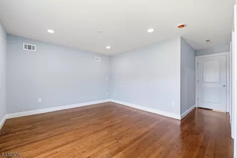 23 Edwin Pl, Newark, NJ 07112 photo 10