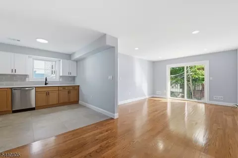 23 Edwin Pl, Newark, NJ 07112 photo 12