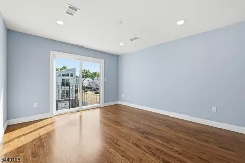 23 Edwin Pl, Newark, NJ 07112 photo 13