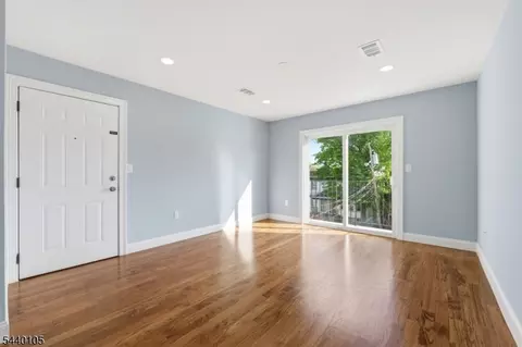 23 Edwin Pl, Newark, NJ 07112 photo 4