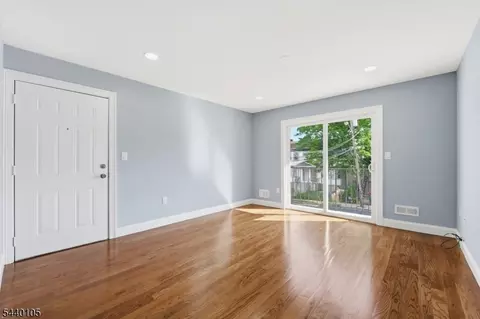 23 Edwin Pl, Newark, NJ 07112 photo 16