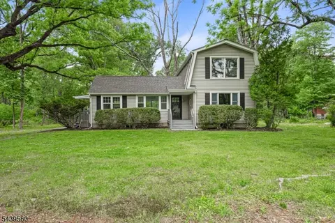 20 Cooper Ln, Chester, NJ 07930