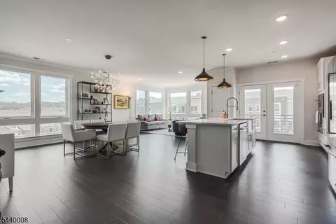 3 Vanderbilt Blvd #402, Florham Park, NJ 07932