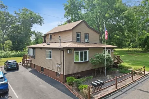 233 Beck Ave, Somerset, NJ 08873