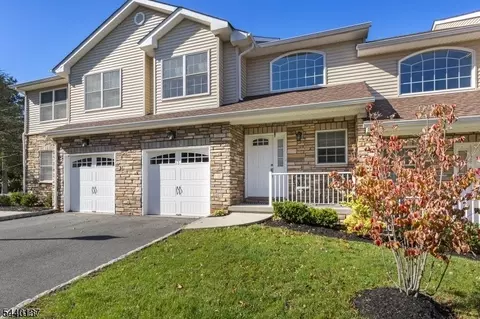 3 Harvey Ct #3, Clark, NJ 07066