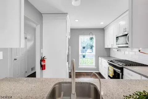 Entry Way - 278 Penns Way Ondo, Basking Ridge, NJ 07920 photo 3 of 4