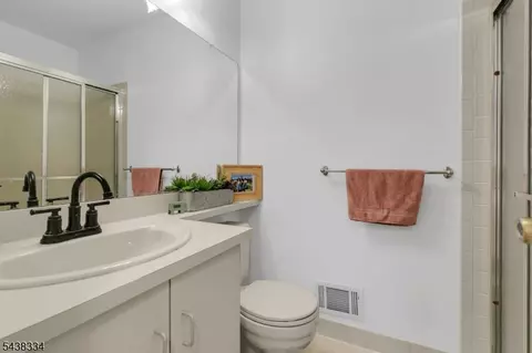 Bath - 278 Penns Way Ondo, Basking Ridge, NJ 07920 photo 2 of 3