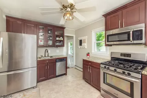 776 Lake Shore Dr, Parsippany, NJ 07054