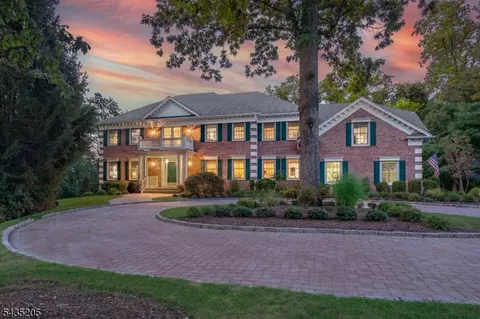 12 Oak Hill Dr, Bernards, NJ 07920