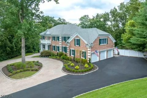 12 Oak Hill Dr, Bernards, NJ 07920