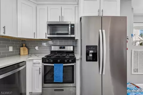 377 Parker Ave, Hackensack, NJ 07601 photo 14
