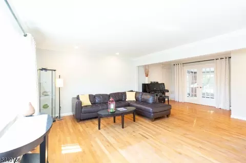 67 Thomas Pl, Edison, NJ 08837 photo 37