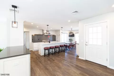 67 Thomas Pl, Edison, NJ 08837 photo 9
