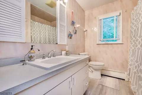 Bath - 19 Falcon Pl, Wayne, NJ 07470 photo 2 of 2