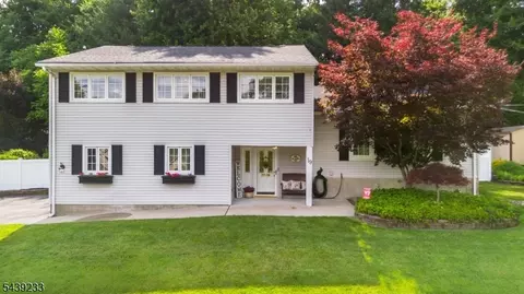 19 Falcon Pl, Wayne, NJ 07470 photo 1