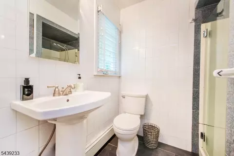 Bath - 19 Falcon Pl, Wayne, NJ 07470 photo 1 of 2