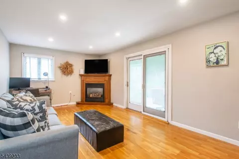 Living - 19 Falcon Pl, Wayne, NJ 07470 photo 4 of 5