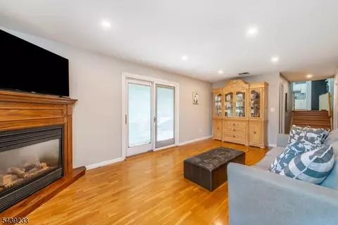 Living - 19 Falcon Pl, Wayne, NJ 07470 photo 5 of 5
