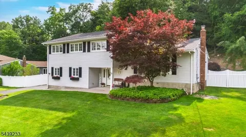 19 Falcon Pl, Wayne, NJ 07470 photo 2