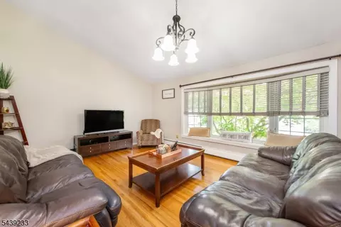 Living - 19 Falcon Pl, Wayne, NJ 07470 photo 2 of 5