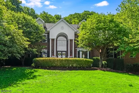 19 Devonshire Dr, Randolph, NJ 07869