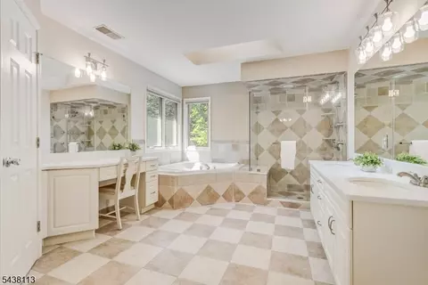Bath - 19 Devonshire Dr, Randolph, NJ 07869 photo 2 of 7