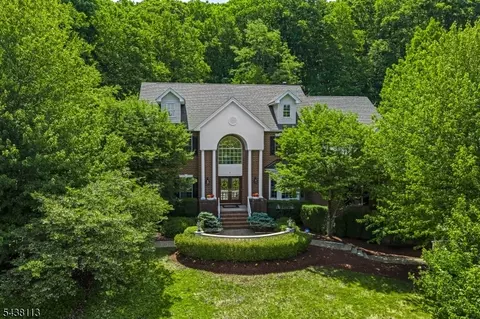 19 Devonshire Dr, Randolph, NJ 07869
