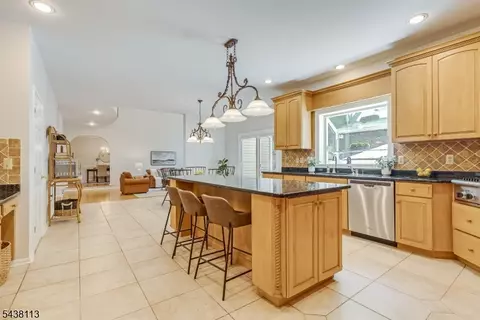 Kitchen - 19 Devonshire Dr, Randolph, NJ 07869 photo 4 of 6