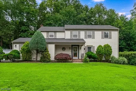 2 Schoolview Dr, Morris Plains, NJ 07950