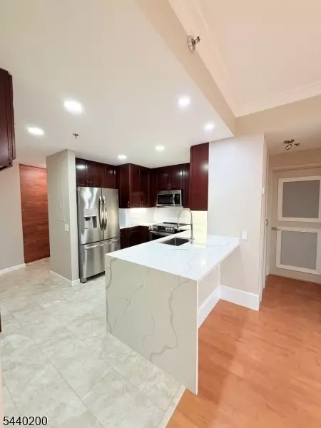 1 Carriage City Plz #908, Rahway, NJ 07065
