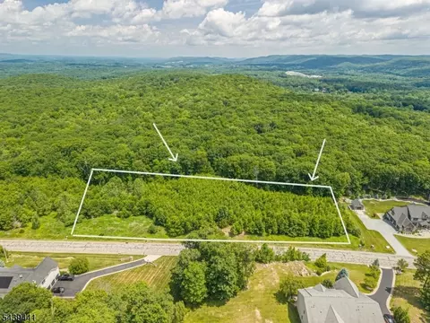 18 Triple Crown Dr, Sparta Twp, NJ 07871