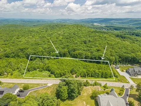 18 Triple Crown Dr, Sparta Twp, NJ 07871